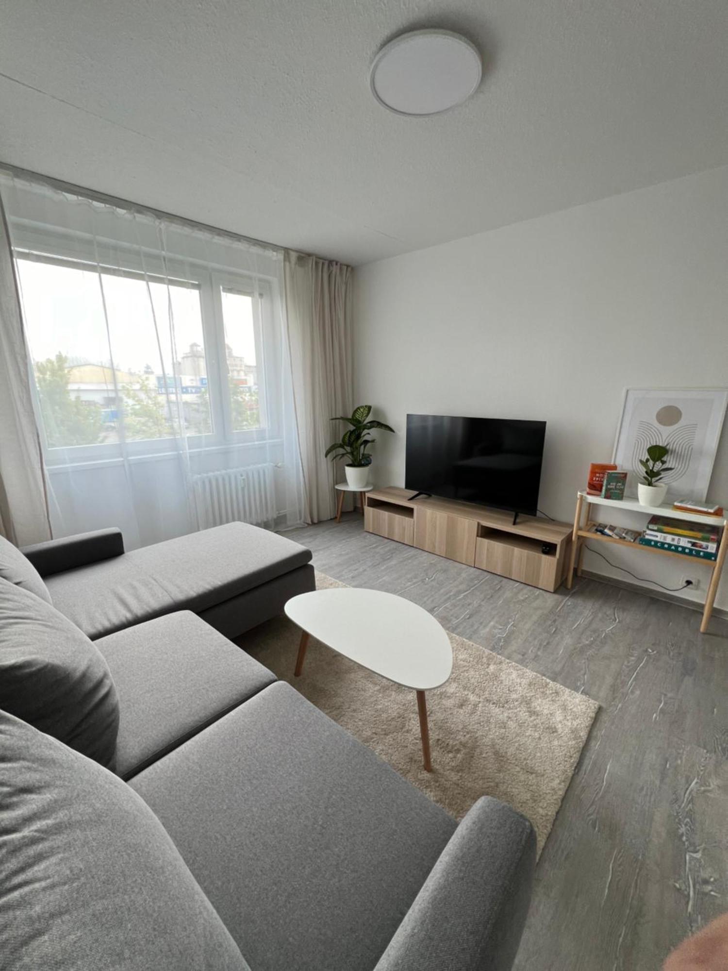 Ren Apartment Znojmo Buitenkant foto